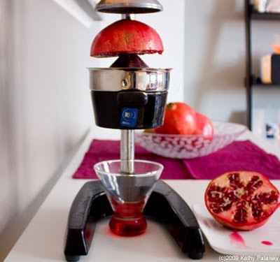 Fresh Crushed Pomegranate Juice Use a Manual Juicer. HealthyHappyLife