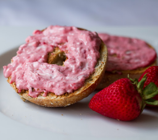 pink-berry-bagel4-565.jpg