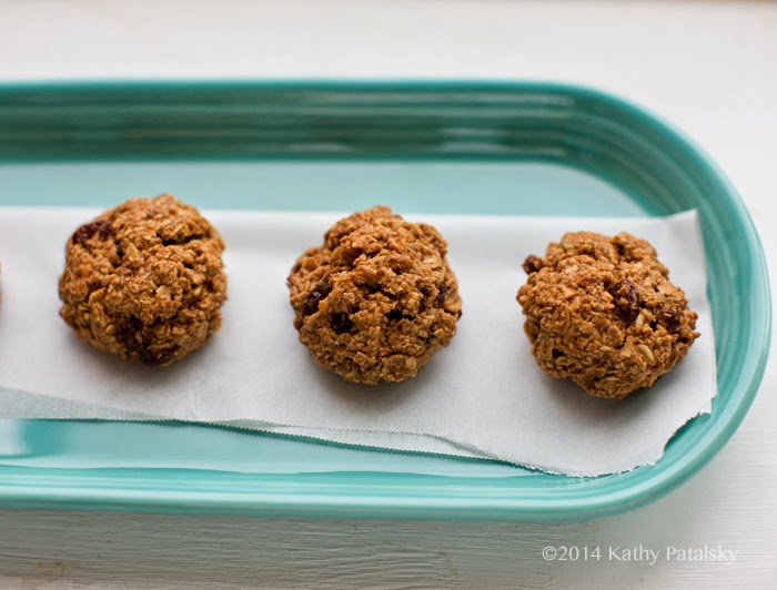 row of yummy oat raisin cookies