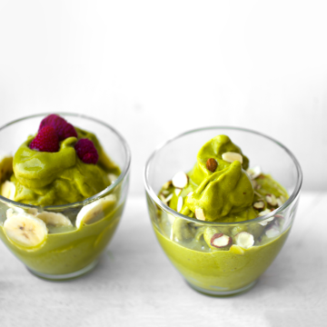 matcha smoothie bowl