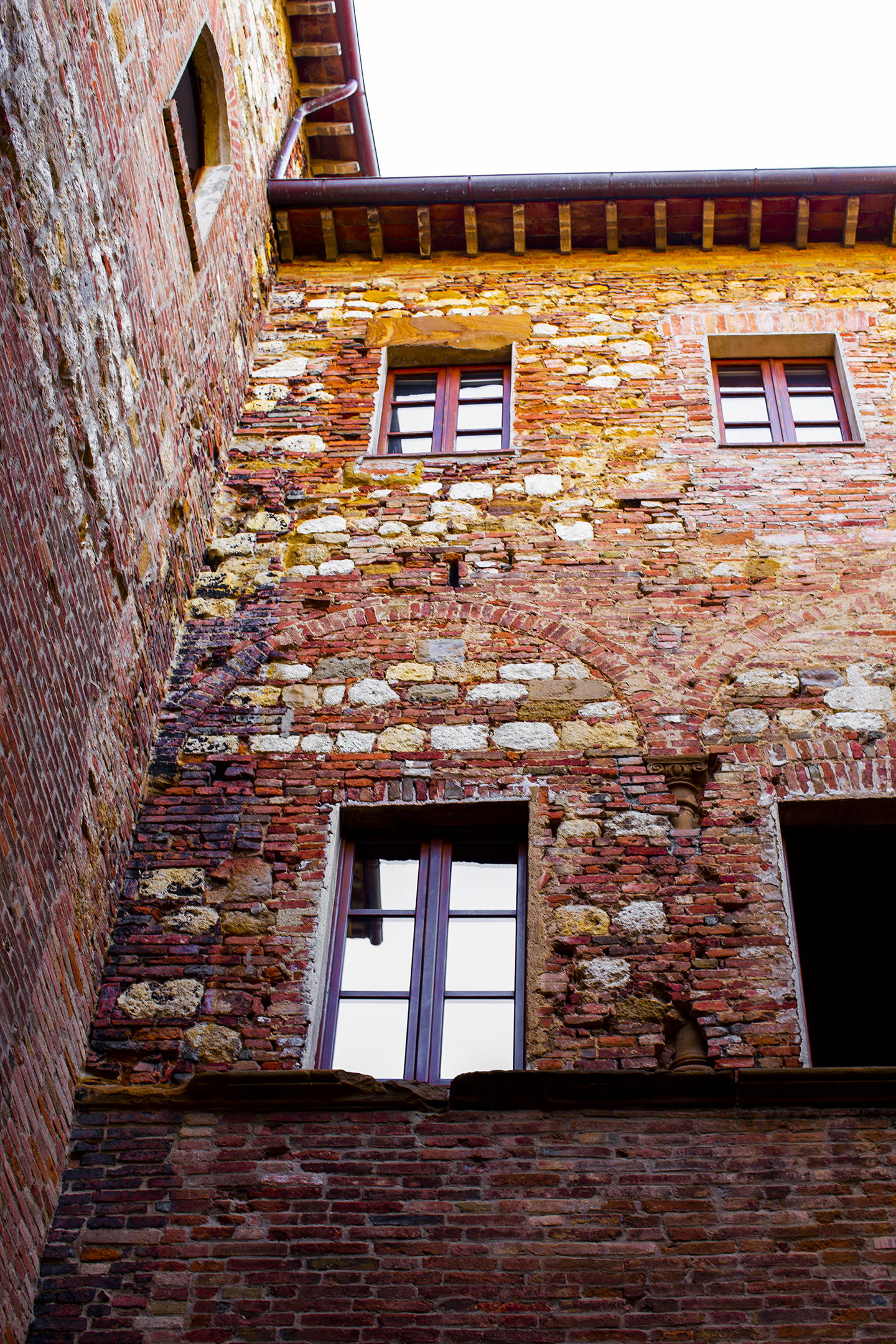 montepulciano courtyard