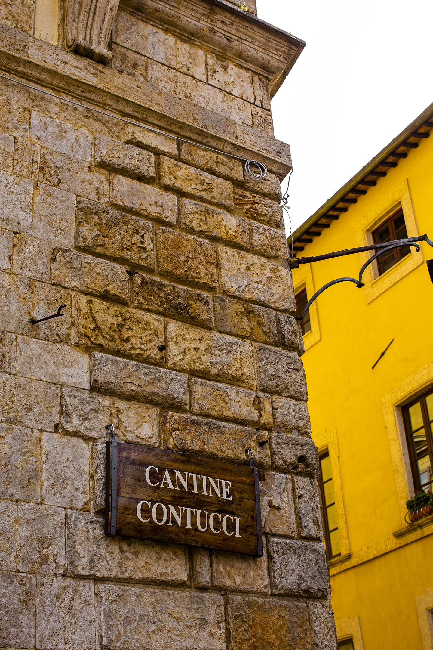 montepulciano cantucci sign