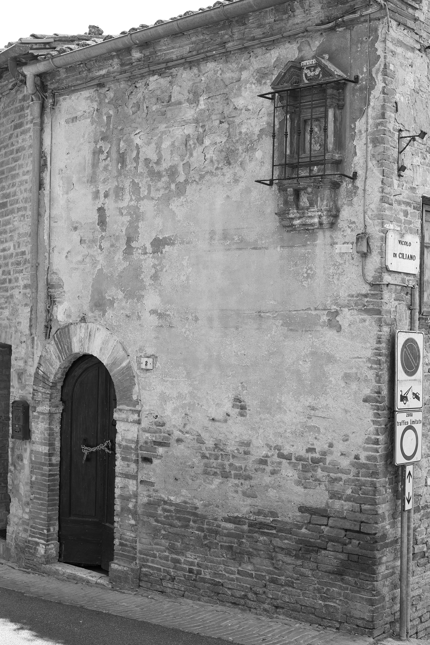 montepulciano building spooky