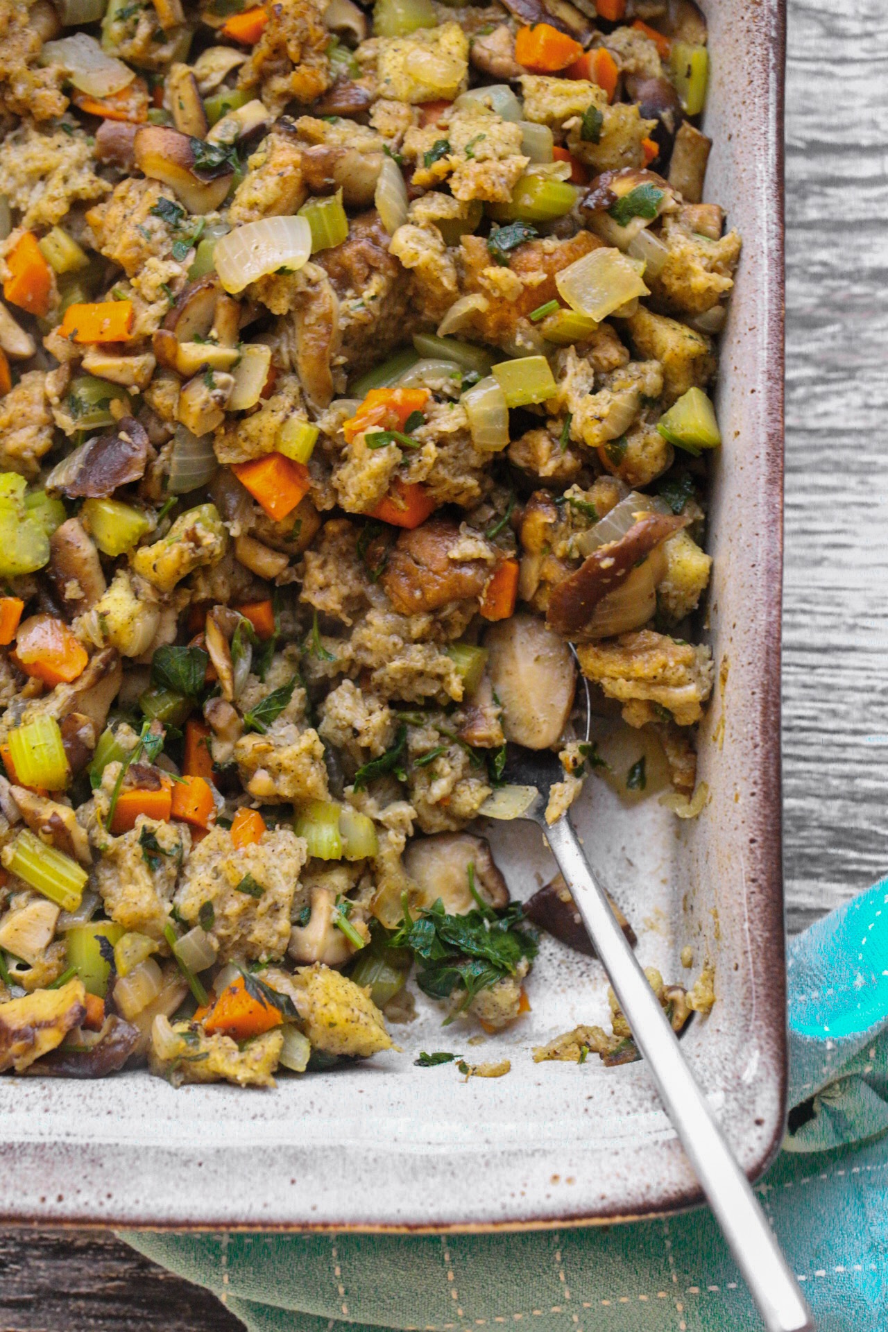 Vegan Mushroom Stuffing - HealthyHappyLife.com