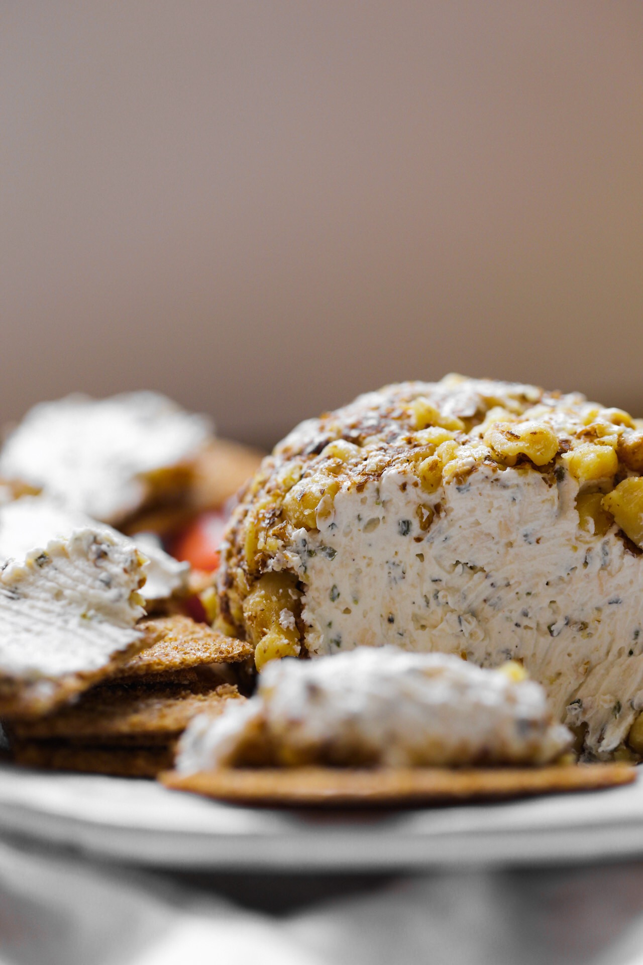 vegan cashew cheese ball