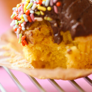 yellow cake cupcakes