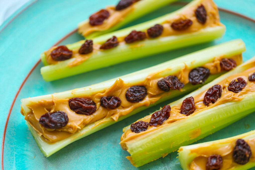 Ants On A Log Variations Atwy Przepis Na Przek Sk Flonchi   Ants On A Log Peanut Butter Celery IMG 6669 1024x683 