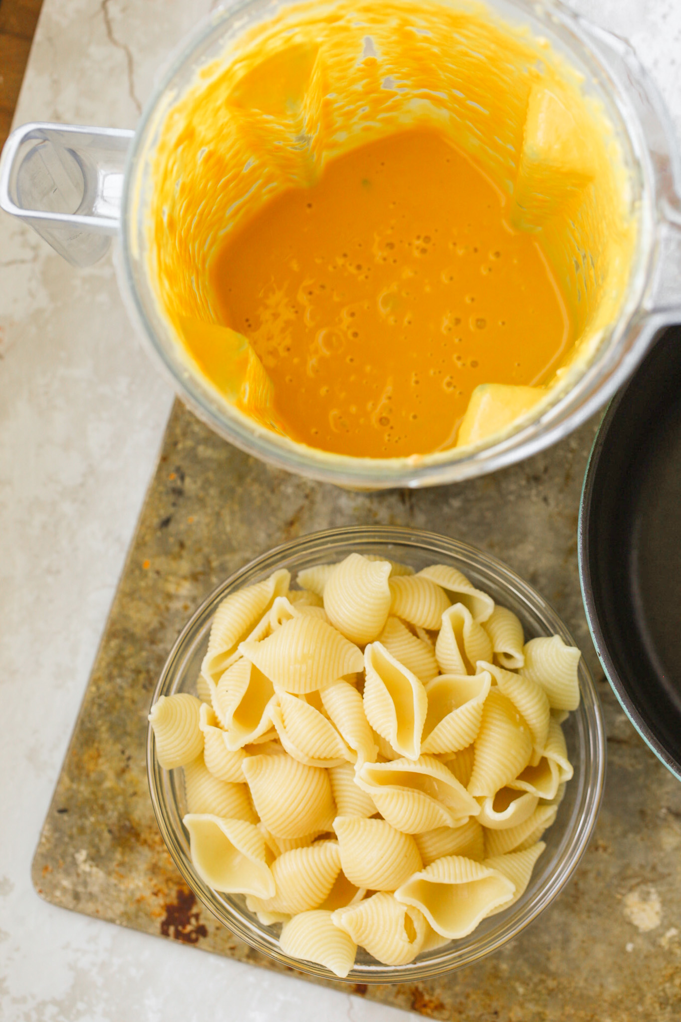 cheese sauce and pasta shells