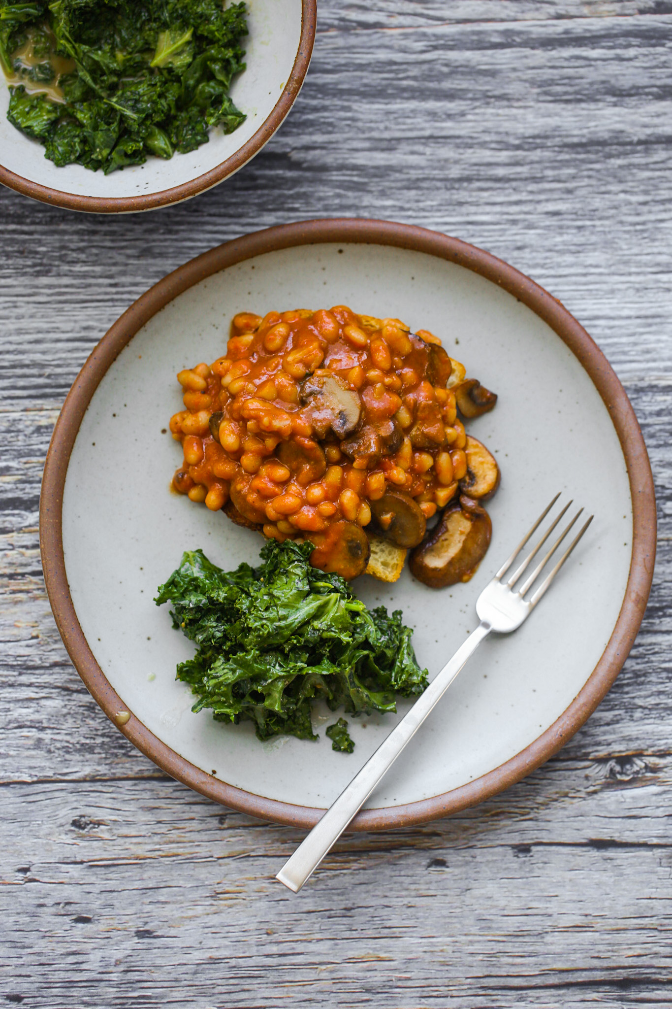 baked beans with mushrooms and kale