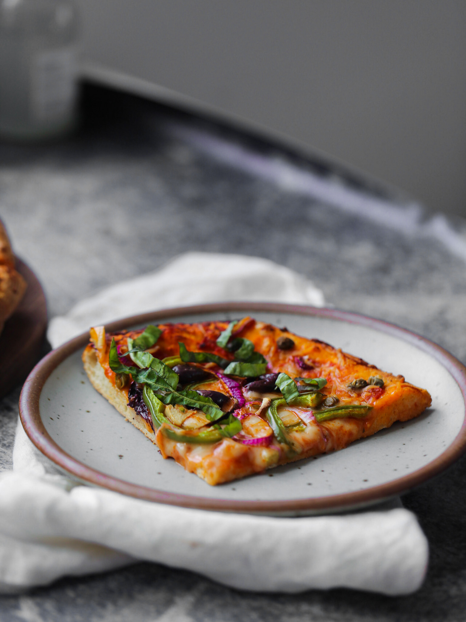 green pepper and olive pizza