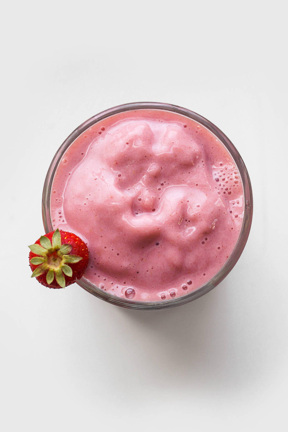 https://healthyhappylife.com/wp-content/uploads/2020/05/best-strawberry-banana-smoothie-IMG_9874-2-.jpg