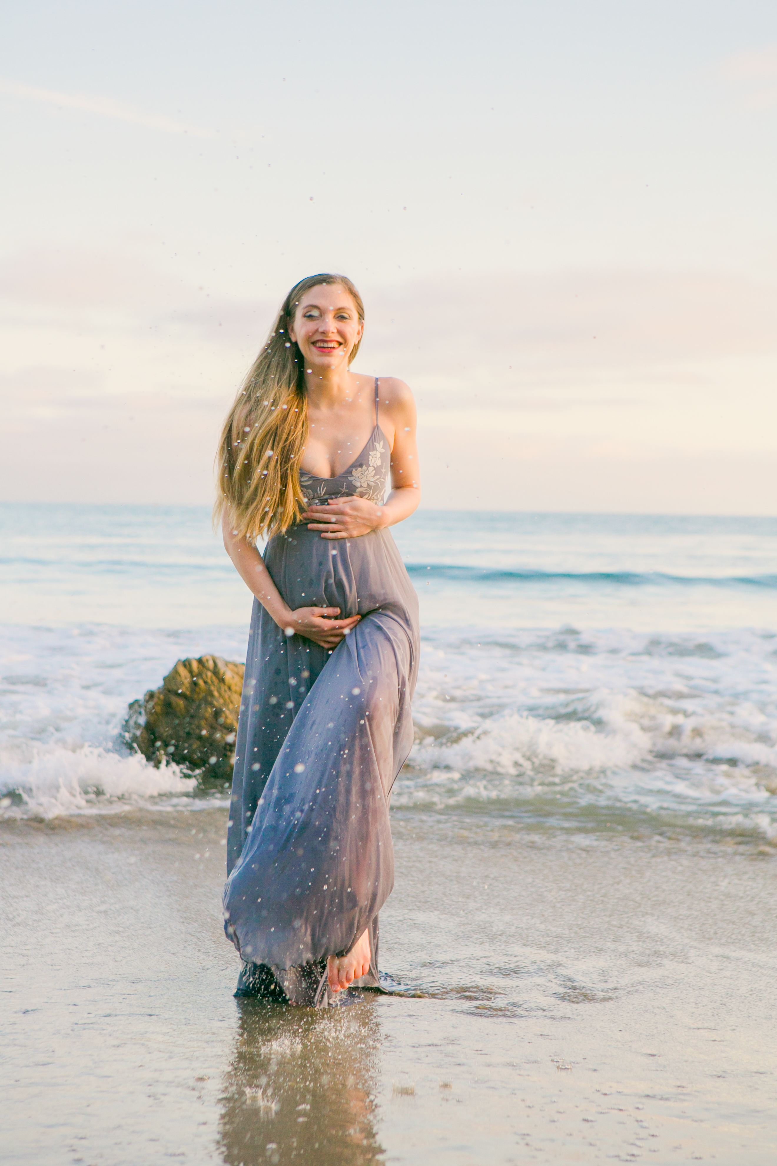 ocean splash maternity shoot malibu el matador