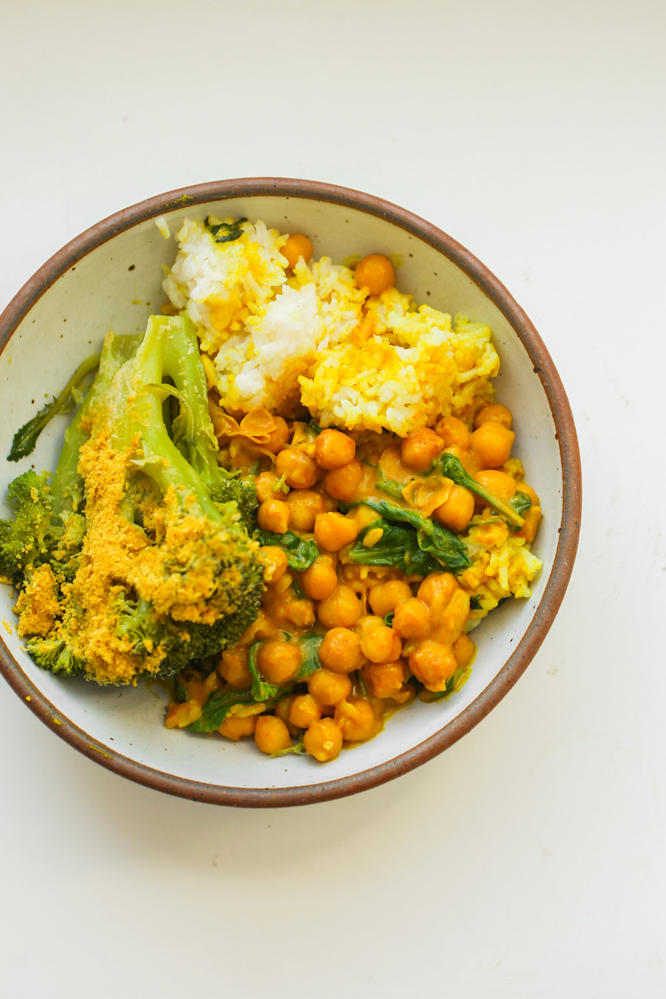 Veggie Rice Bowls with broccoli, chickpeas and peanut sauce