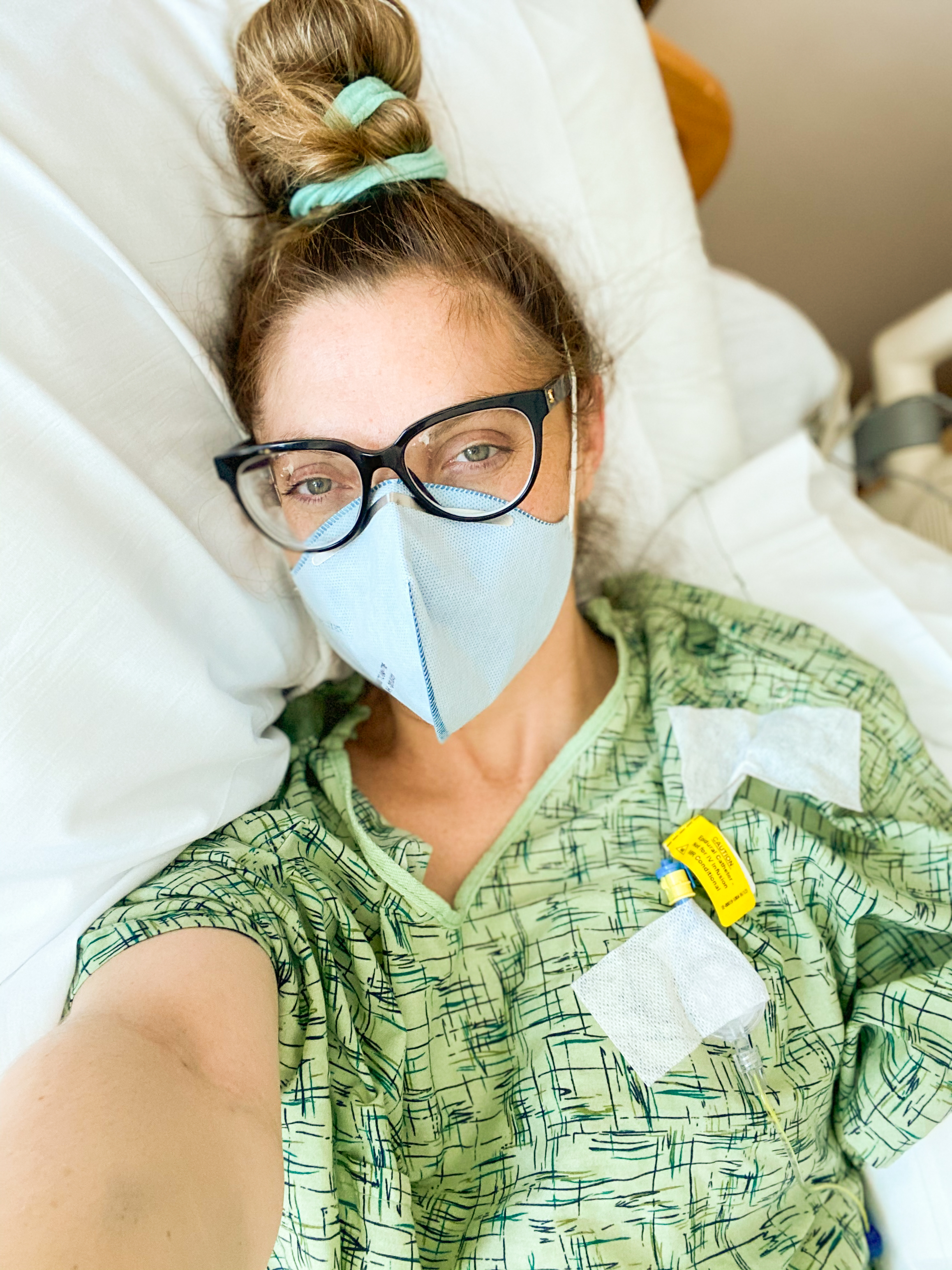 hospital bed before pushing selfie pregnant, birth story