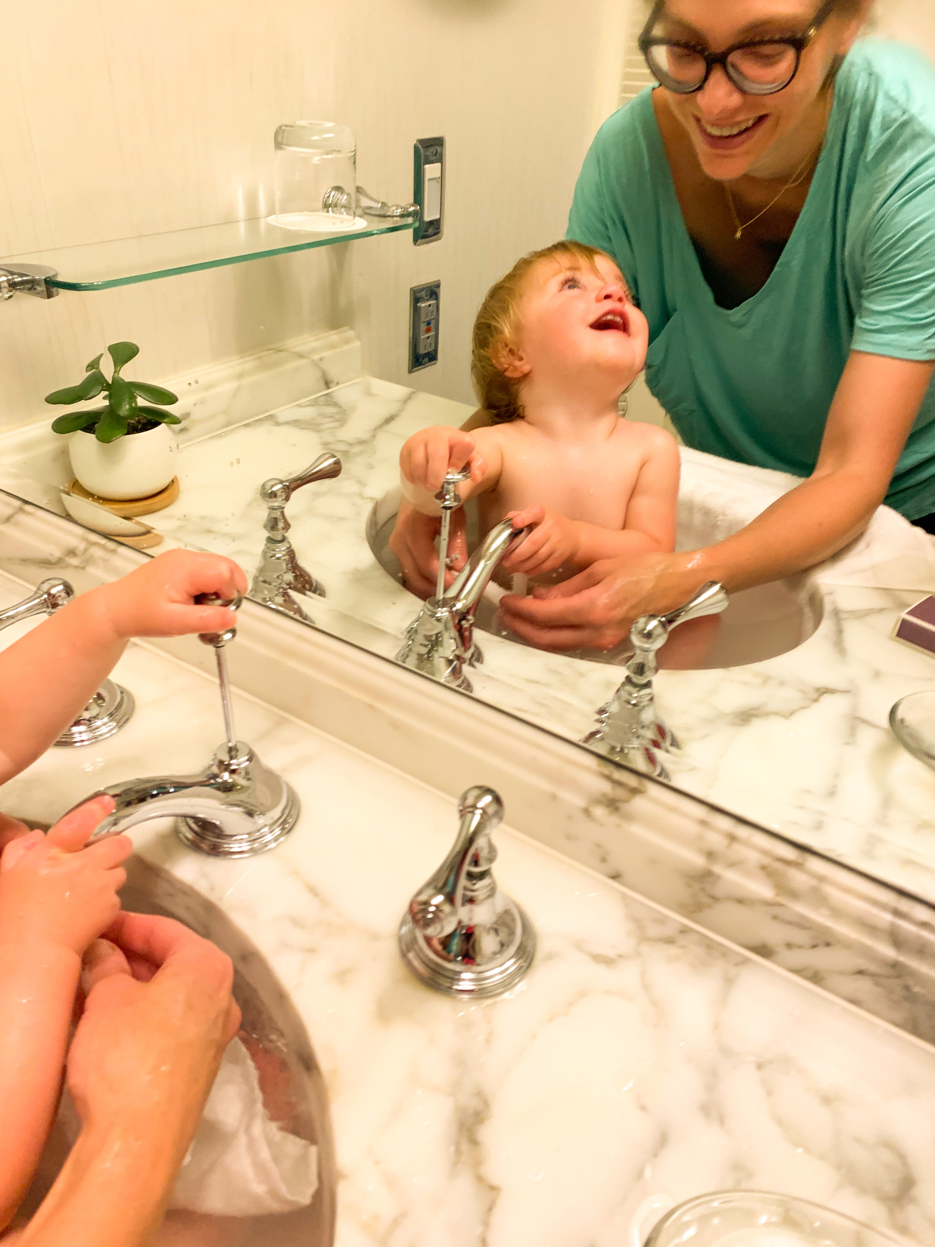 hotel sink baby bath