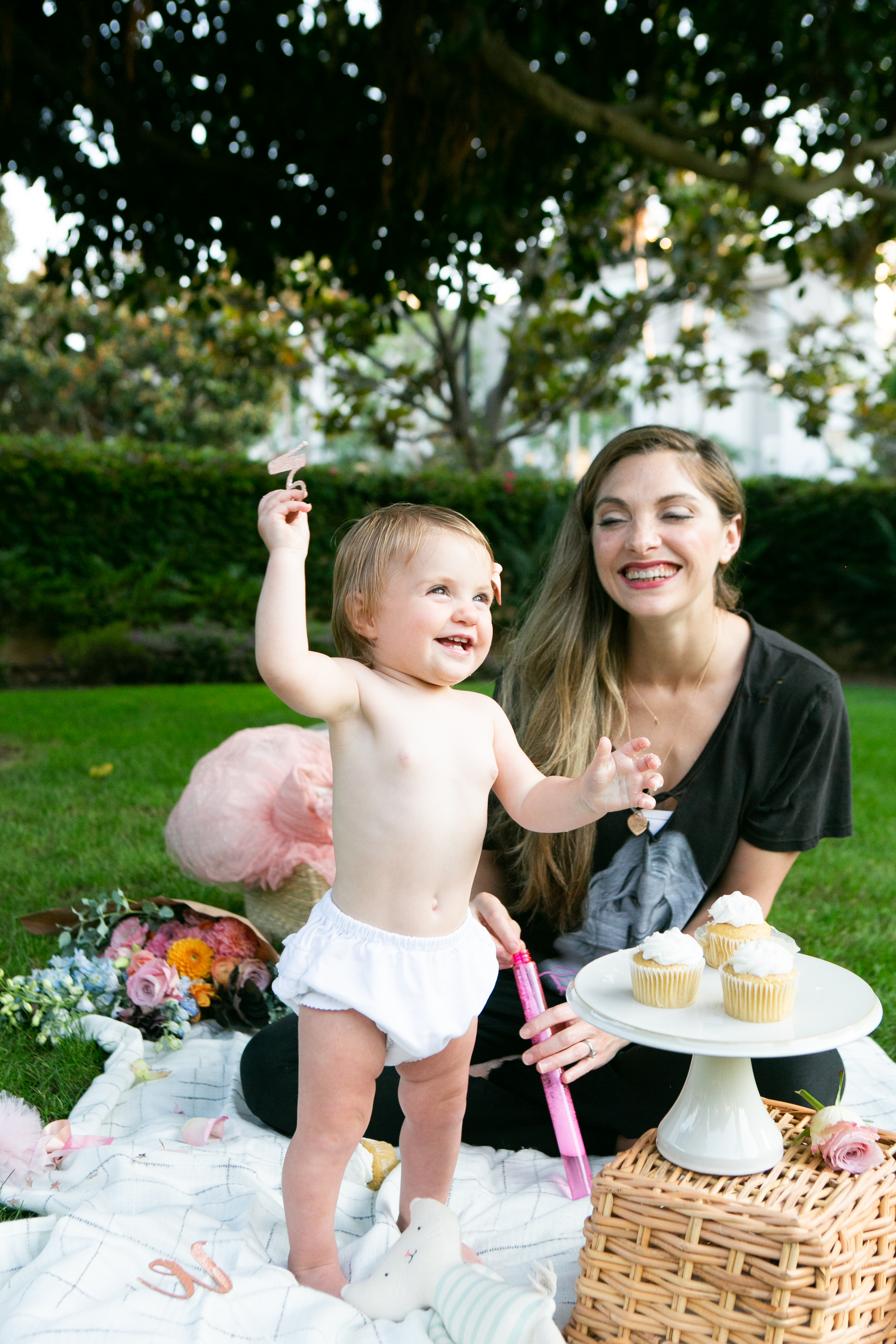 happiest little girl picnic