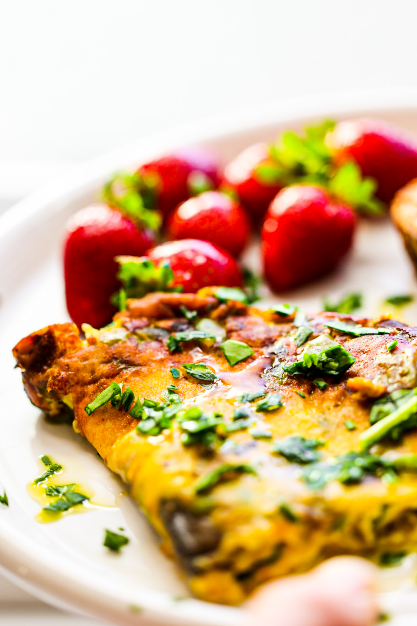 https://healthyhappylife.com/wp-content/uploads/2022/02/omelet-just-egg-0V9A8112-2.jpg