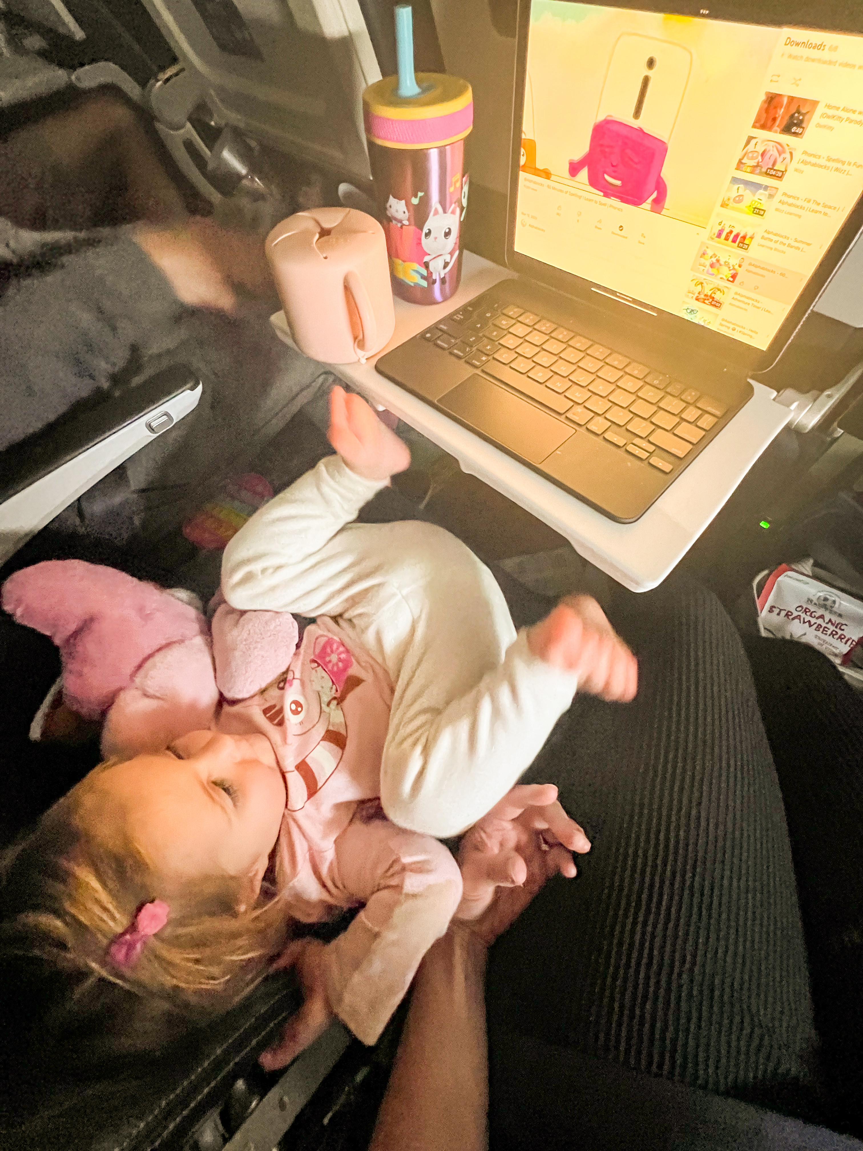 screen time on flight with baby