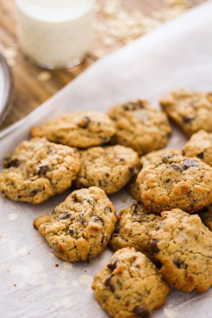Vegan Oatmeal Cookies, Lunchbox-Ready - HealthyHappyLife.com