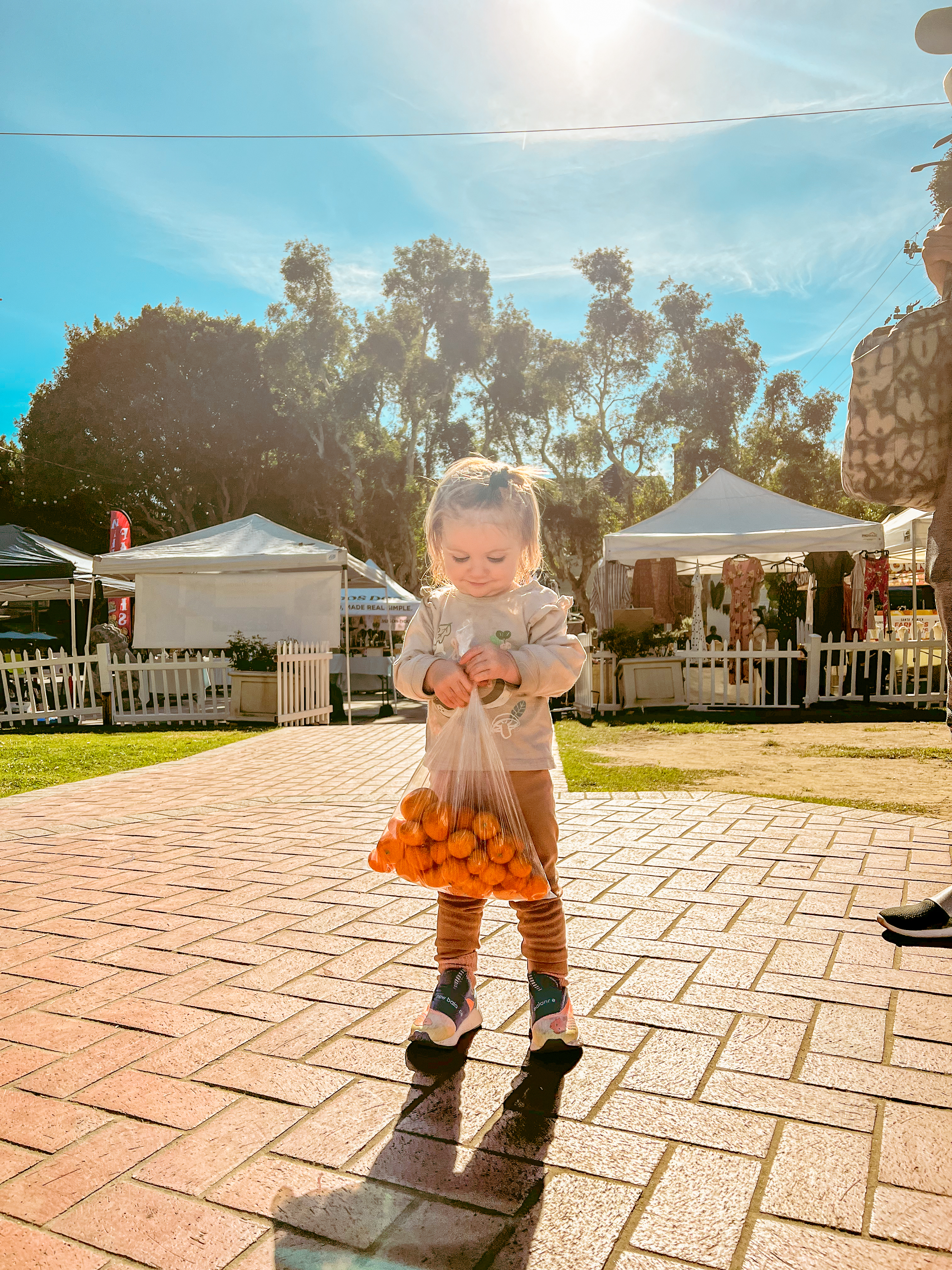 toddler with oranges farmers market santa monica