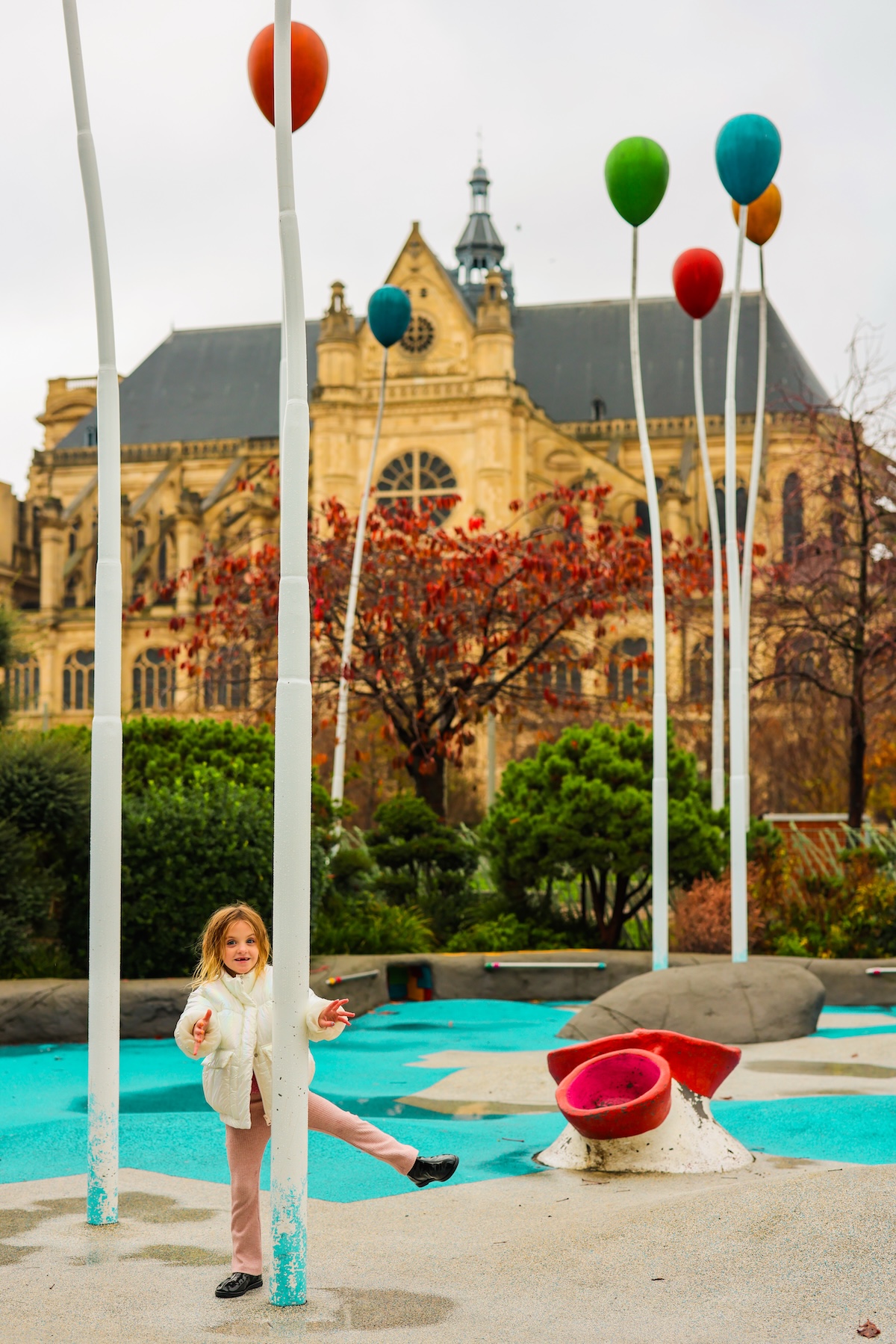 playground with giant balloons Paris