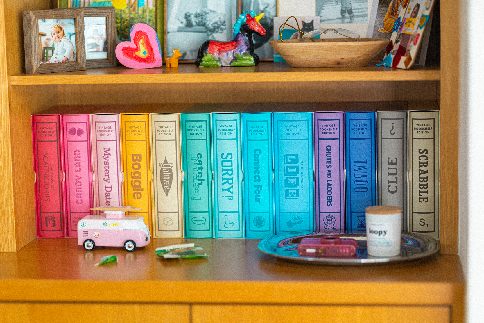 bookshelf vintage books set in a shelf